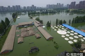 航拍武汉南湖片区被水围困的填湖建筑图片