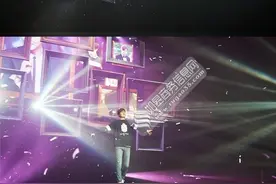 李敏镐首尔演唱会气氛活跃 4000余名粉丝不畏寒冷前往应援图片
