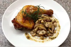 迷迭香烤鸡腿图片