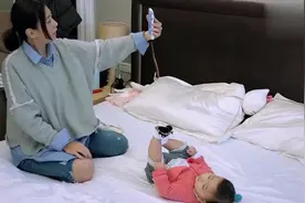 咘咘拍照镜头感十足，贾静雯细心P图，这才是妈妈的正确打开方式