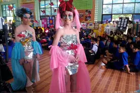 实拍泰国学生废物利用，你分得清男女吗？图片