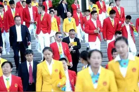 林丹把西红柿炒蛋套装改成九分潮裤 网友：隔壁继科像赵四图片
