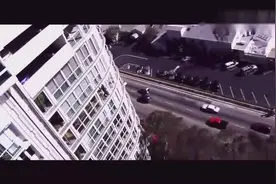 当年李连杰的百米高空起跳被称最经典片段，好莱坞巨星都愣住了视频封面