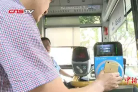 科技改变生活！杭州试点移动支付乘公交车视频封面