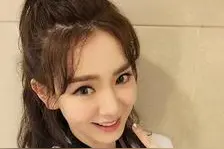 娱乐圈那些外表秀美声音粗犷的女明星，除了戚薇你还知道几个？图片