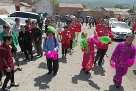 航拍：乡村婚礼花絮（搞笑版）图片