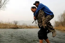 井陉：盲人贾海霞和无臂贾文其—手眼互助植树的故事视频封面