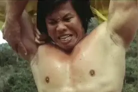 李小龙电影里肌肉发达的高手，被外国佬流氓打法打败！图片