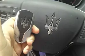 男人看到豪车钥匙的那刻就有股欲望，法拉利你的为什么那么简单图片