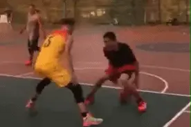 业余和职业的差距！郭艾伦现身野球场疯狂虐菜图片