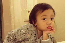 甜馨你要一直这么快乐的长大哦，长大后肯定也是一位大美女图片
