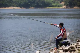 抓河流涨水期，助你钓个爆护鱼图片