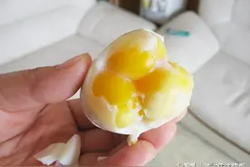 难得一见的三黄蛋！图片
