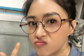 还记得华妃吗？原来娘娘也搞怪呆萌图片