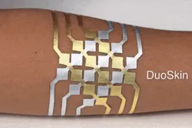 原来纹身可以这样玩 控制手机像科幻片图片