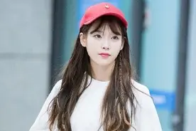 中文讲的好，演技也不赖的韩国妹子IU李智恩，机场穿搭也是典范图片