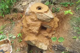 野外搭建厨房：自制土灶台可以生火做饭，还能烤土豆图片