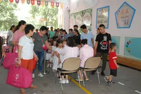 幼儿园开学第一天精彩瞬间 带你回忆美好童年图片