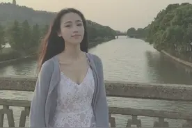某艺术学院的大二清纯学妹！太乖了！图片