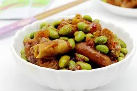 黄青豆焖猪蹄加点它不油腻还好吃，这方法你知道吗？试试图片