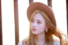SNH48鞠婧祎晒金发美照，冰清玉洁明艳动人图片