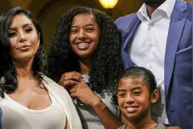 瓦妮莎发图神黑科比，湖人名宿在家里被冻成狗！图片