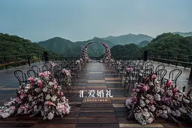 长城脚下浪漫温馨粉色系婚礼图片
