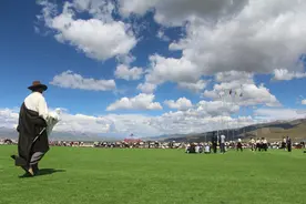 “当吉仁”赛马节持续中| 马长跑、藏式举重图片