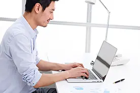 自从老公的公司新来了年轻秘书，我就日日担忧，难道是我多想？图片