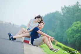 女票谈了快半年了，手都没摸到！图片