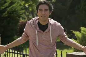 妈妈问我为什么跪着玩儿手机