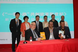 “中国目标”PK “目标中国” 	威廉·恩道尔来华发布新书图片