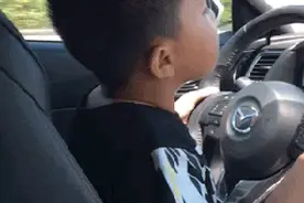 搞笑gif图片：哪来的疯女人，离我远点我要吐了图片
