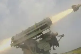 空袭与反空袭：红蓝双方激烈交锋“火力2016·山丹B”图片