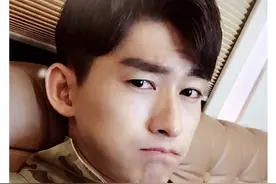 张翰微博晒自拍留言“得罪”粉丝 网友用郑爽和贝微微“回击”图片