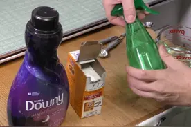 小苏打混水喷洒在衣物上，衣服上难闻的异味马上得到根除图片