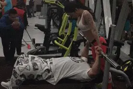 熊孩子也有背影杀手！图片