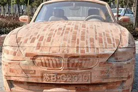 这辆宝马绝对够硬 耐撞图片