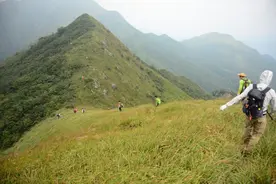 骑上黄牛石，魂牵草甸上图片
