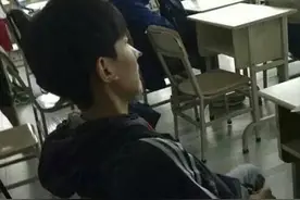 Tfboys王源高中开学报道，粉丝直呼羡慕同班女同学图片
