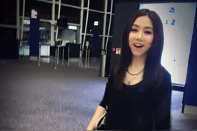 邓紫棋秀美食，网友称两样都秀色可餐图片