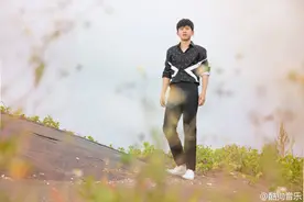 张杰最新单曲MV《越爱越强》正式发布啦！图片