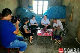 中国教育电视台《法治天下》栏目组到大荔法院拍摄专题节目图片