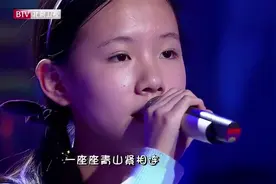 音乐大师课：小女孩清澈嗓音献唱歌曲《谁不说俺家乡好》视频封面