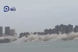 震撼！实拍江西吉安赣江大桥老桥成功爆破瞬间视频封面