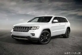 戏中关羽一匹赤兔驰骋沙场，戏外于荣光最爱路虎越野车图片