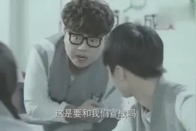 听说体育老师拥有八块腹肌，全班女生都很好奇视频封面