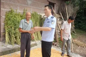 大安公安分局政委胡世荣开展扶贫攻坚走访结对帮扶户工作图片