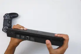 PS4 Slim开箱视频曝光！硬盘拆卸更方便图片