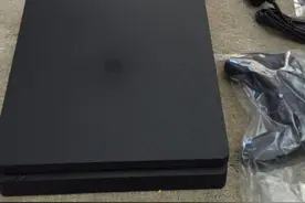 PS4 Slim开箱！貌似不能自己换硬盘了图片
